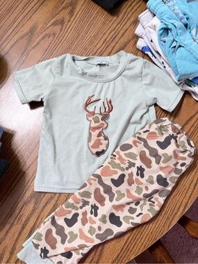 Green Kids Deer Appliqué Tee with Camo Joggers